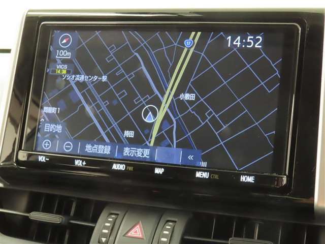 9インチメモリーナビを装備しております。