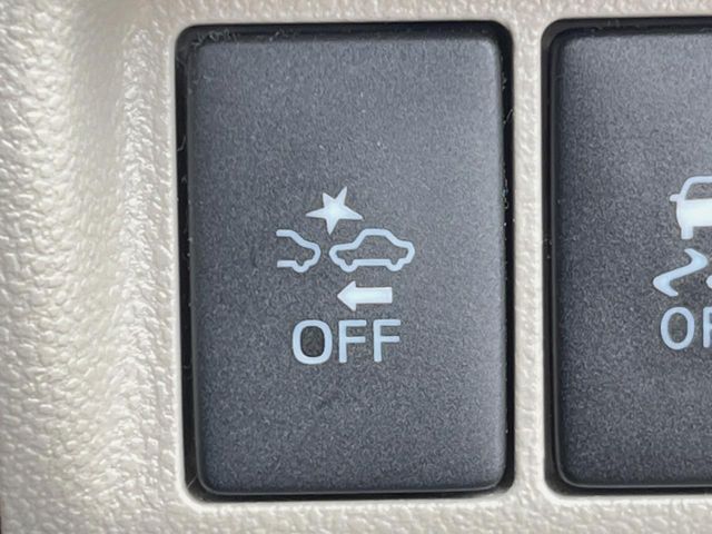 【スマートアシスト】走行中に前方の車両等を認識し、衝突しそうな時は警報とブレーキで衝突回避と被害軽減をアシスト。より安全にドライブをお楽しみいただけます。