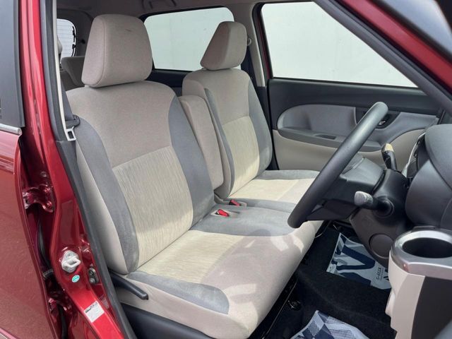 運転席シート廻りは使用感も少なく、良好な状態となっています。丁寧に使われていたことがよくわかりますね。