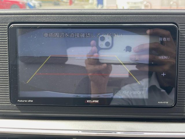 【バックカメラ】駐車時に後方がリアルタイム映像で確認できます。大型商業施設や立体駐車場での駐車時や、夜間のバック時に大活躍！運転スキルに関わらず、今や必須となった装備のひとつです！
