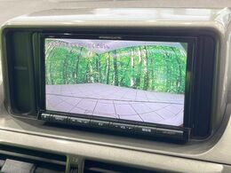 【バックカメラ】駐車時に後方がリアルタイム映像で確認できます。大型商業施設や立体駐車場での駐車時や、夜間のバック時に大活躍！運転スキルに関わらず、今や必須となった装備のひとつです！