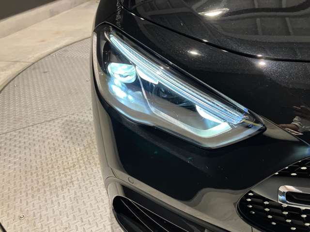 LEDインテリジェントライチシステム搭載！複数の照射モードおよび機能を備え、走行状況に適した照射を行います。