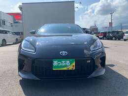 お車の車検・オイル交換・修理・鈑金塗装・ガラス修理・デントリペア・ボディコーティングなども幅広く対応しております。その際は無料で代車を貸し出し致します。車の事は何でもお任せください！