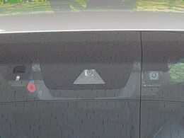 【トヨタセーフティセンス】走行中に前方の車両等を認識し、衝突しそうな時は警報とブレーキで衝突回避と被害軽減をアシスト。より安全にドライブをお楽しみいただけます。