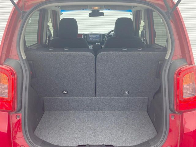 積み下ろしのしやすいデッキにはたっぷりと荷物を積み込んでいただけます。遊びから仕事まで、様々なシーンで頼れます♪