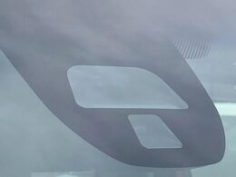 【シティブレーキアクティブシステム】低速走行中に前方の車両等を認識し、衝突しそうな時は警報とブレーキで衝突回避と被害軽減をアシスト。より安全にドライブをお楽しみいただけます。
