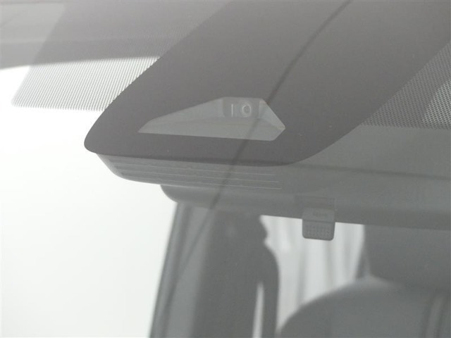 サポカーは、高齢運転者を含めたすべてのドライバーによる交通事故の発生防止・被害軽減対策の一環として、国が推奨する新しい自動車安全コンセプトです。詳しくは販売店スタッフまでおたずねください。