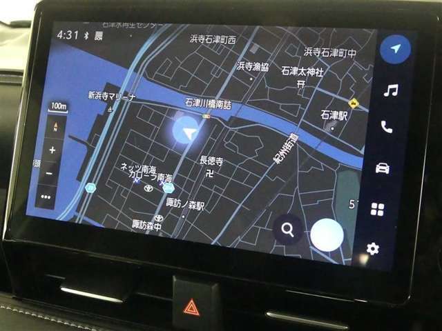 純正ナビを装備。タッチパネル式で使いやすく、お出かけもラクラクです。