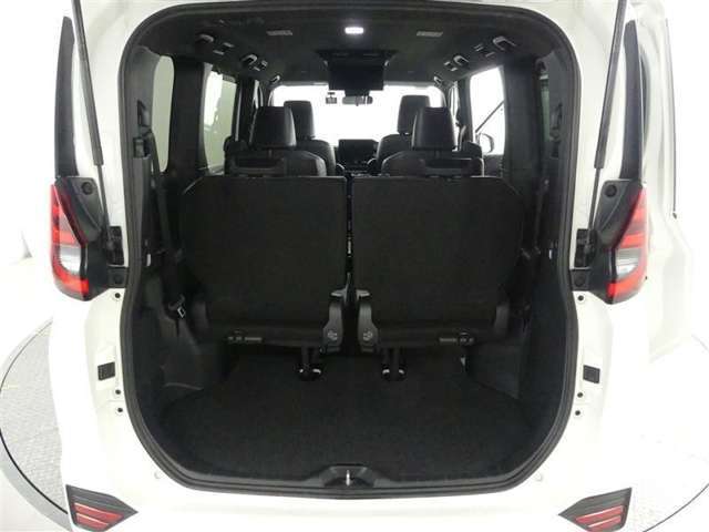 広々としたラゲージスペースを備えています。大きなものや長さのある荷物もしっかりと積み込めます。