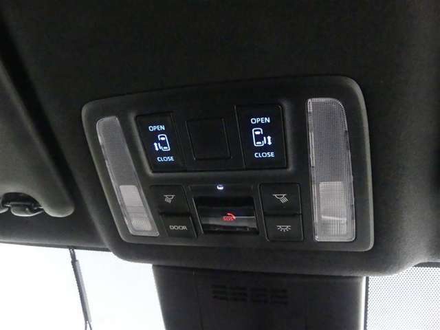 片側電動スライドドアのスイッチ付です。車内からもスイッチひとつで楽にドアの開閉が可能です。電動なので開閉時に力を使う必要がなく、半ドアになることもありません！