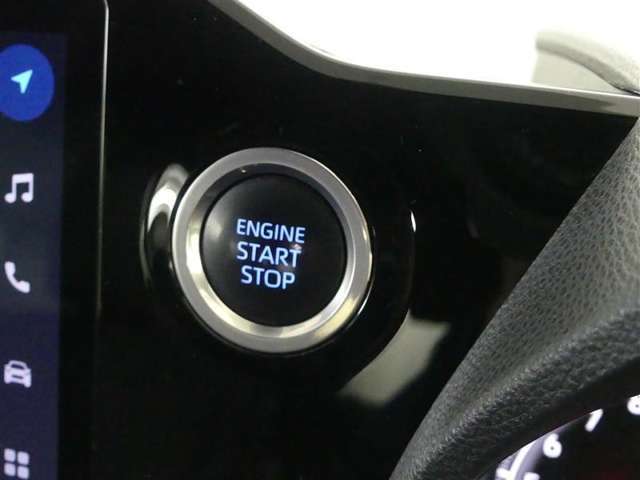 スマートキーを携帯していればキーを取り出さずにドアを施錠＆解錠。クルマの始動も可能です。