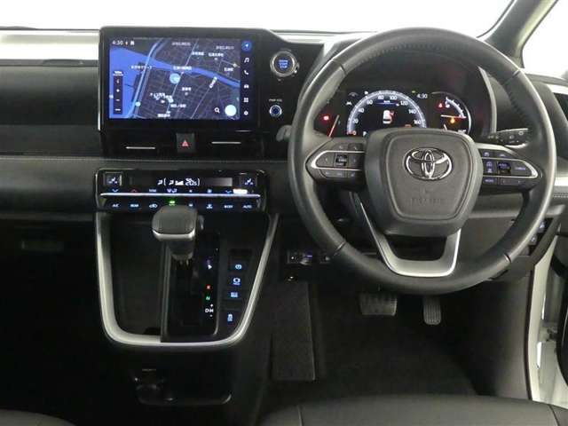 高いホールド性で運転姿勢が安定します。長距離ドライブでも疲れにくいのが魅力です。快適なドライビングライフをお送りください♪