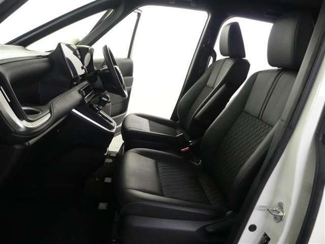 見通しのよいすっきりとした視界で、誰でも運転しやすいです。運転のしやすさは疲れにくさにも繋がりますよ♪