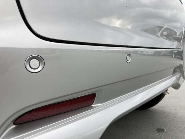 コーナーセンサーがあるので万が一の時音で知らせてくれるので安心です。