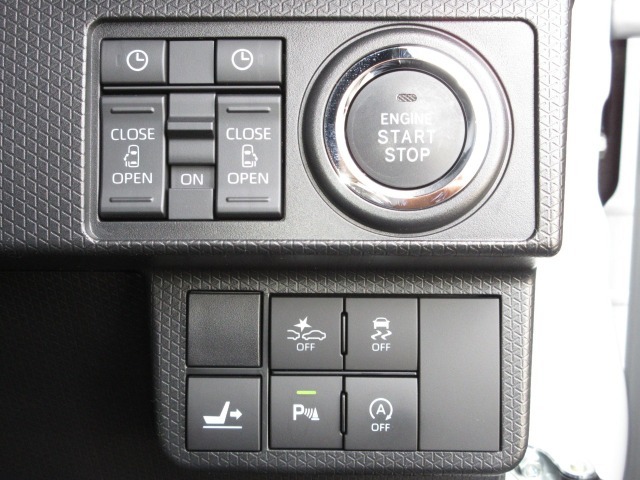 VSC（車両挙動安定化制御システム）とは、従来の車輪のロックを防ぐABS、車輪の空転を抑制するTCSに加え、クルマの横滑り、曲がるを制御し、走る・曲がる・止まるの全領域で安定性を確保するシステムです
