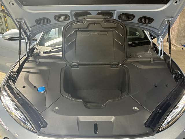 モータールームには50Lの荷室容量