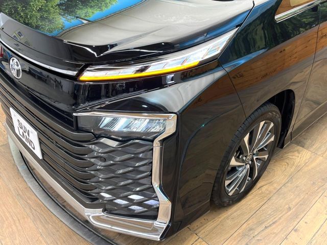 【LEDヘッドライト】悪天候や夜間走行時も良好な視界を確保し安心して運転できる高輝度LEDヘッドライトを装備！点灯速度が早く、消費電力も抑えられています。