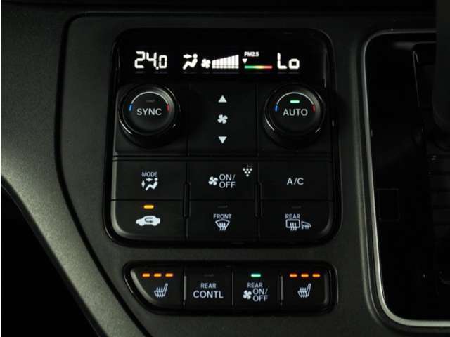 ◆オートエアコン装備◆　お好みの温度を設定をするだけで、後は、自動で風量を調節してくれます！快適にドライブが楽しめます。