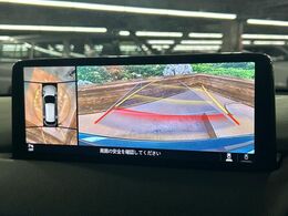 【360°ビューモニター】専用のカメラにより、上から見下ろしたような視点で360度クルマの周囲を確認することができます☆死角部分も確認しやすく、狭い場所での切り返しや駐車もスムーズに行えます。