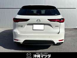 力強い印象を持たせるリアビュー。