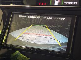 【バックカメラ】駐車時に後方がリアルタイム映像で確認できます。大型商業施設や立体駐車場での駐車時や、夜間のバック時に大活躍！運転スキルに関わらず、今や必須となった装備のひとつです！