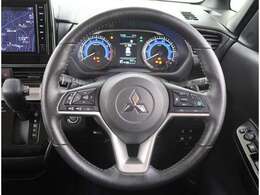 本革巻ステアリングホイール　ハンドルヒーター装備