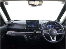 インパネシフトなので運転席から助手席への移動も楽々