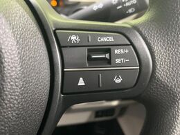 【アダプティブクルーズコントロール】高速道路での長距離走行が楽に！！自動で速度を保つクルーズコントロールが、衝突軽減システムと連携し、前方の車両を感知して車間を保つように速度調節してくれます！！
