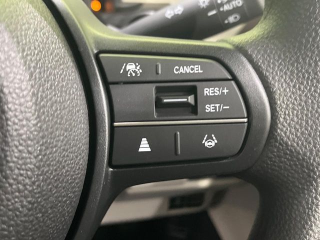 【アダプティブクルーズコントロール】高速道路での長距離走行が楽に！！自動で速度を保つクルーズコントロールが、衝突軽減システムと連携し、前方の車両を感知して車間を保つように速度調節してくれます！！