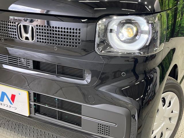 【LEDヘッドライト】悪天候や夜間走行時も良好な視界を確保し安心して運転できる高輝度LEDヘッドライトを装備！点灯速度が早く、消費電力も抑えられています。