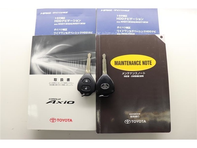 取扱説明書、メンテナンスノート、スペアキー揃っています。その他、お車についてご不明な点や気になることがございましたら、お気軽に展示店舗までお問い合わせください。