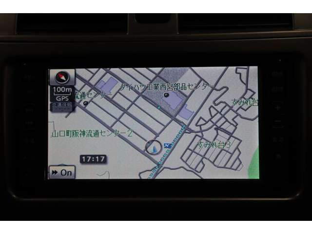 純正ナビを装備。初めての場所へのお出かけもナビがあると安心です。ハンズフリー通話に使えるBluetoothにも対応しています♪