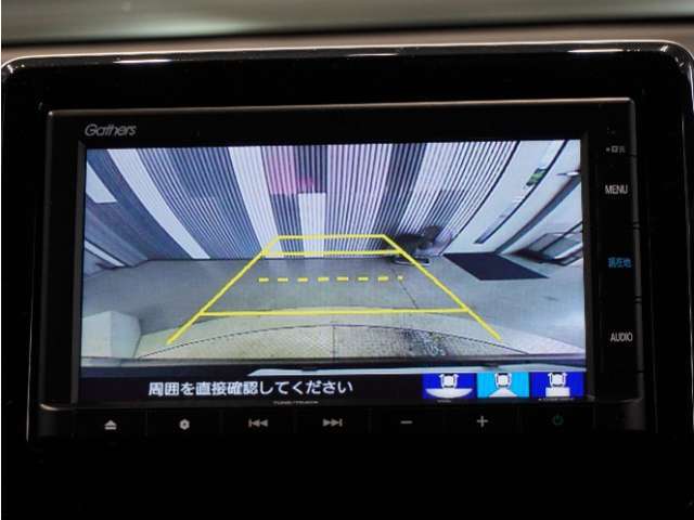 【バックカメラ】後退時も安心。リバース連動で画面が切り替わるのでとっても便利。
