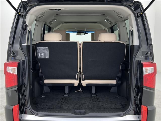 【トランク】積み込みやすくて、たっぷり積める荷室です。シートアレンジできるものは、乗車人数と荷物の量や大きさによってシートを動かすことができるので、より快適なドライブが可能です！