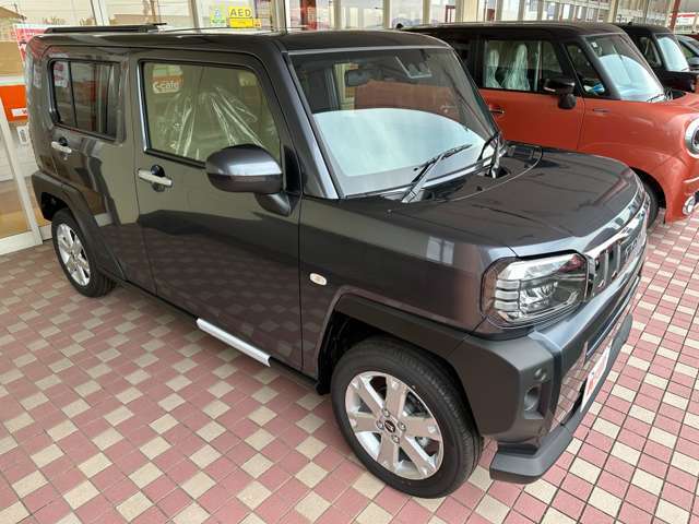 【届出済未使用車の得する価格】大量仕入れにより車両価格が割安な上重量税は払い込み済みで、登録月によっては取得税もかかりません。
