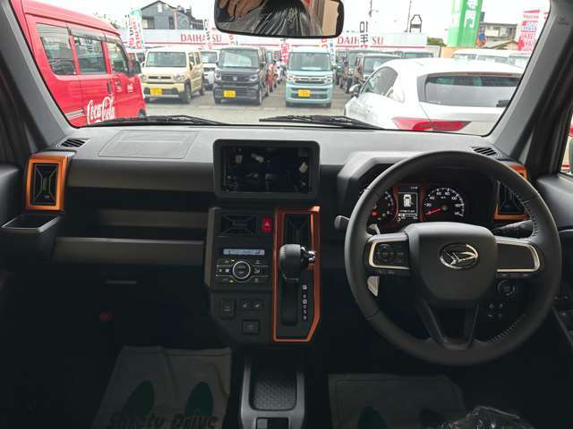 快適なカーライフを過ごしていただくためにオイル交換～定期点検や車検整備なども実施。国土交通省トップランクの指定工場6拠点、認証工場1拠点の体制で高いクオリティの整備を実施しております。