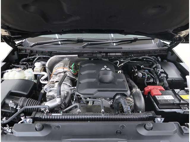 パワフルな動力性能と環境性能を両立した、2.4Lディーゼルターボエンジン