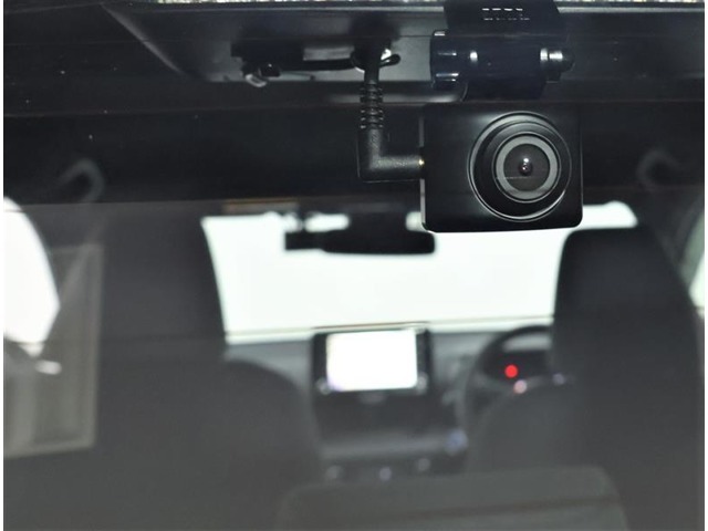 リヤ用ドライブレコーダー装備！これがあれば、相手方が危険運転をしてきた場合などでも客観的に証明でき、事故や事件の直接的な証拠の確保にも生り得ます。