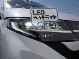 アダプティブドライビングビーム（LEDヘッドライト）！！ハイビームで走行中に先行車や対向車を検知した時、部分的に遮光し先行車や対向車に配慮しながら高い視認性を確保できます！！