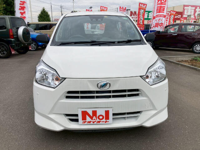 【当店のこだわり】入庫後のお車は選任スタッフによる細部清掃を実施しております。足回り、エンジンルーム、室内、室外を隅々まで綺麗にしております。展示車はピカピカです。全国配送も可能ですのでご相談下さい！