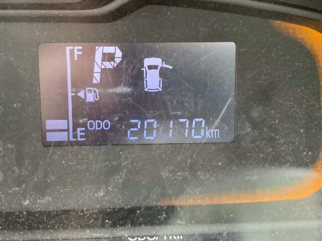 入庫後のお車は選任のスタッフによる清掃を実施！足回り、エンジンルーム、室内、室外を隅々まで綺麗にしております！全国配送も可能ですので、ご相談下さい！