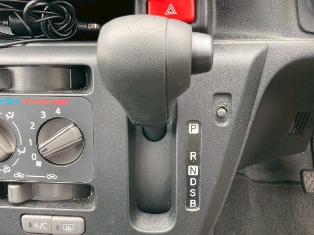 軽自動車は、小回りも楽々です！とても運転しやすいお車ですよ！