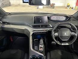 【アイポイント】アイポイントも高く見渡しの良い視界を確保しています。長距離のドライブでも疲れにくく快適に運転できます。