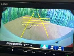 【バックカメラ】駐車時に後方がリアルタイム映像で確認できます。大型商業施設や立体駐車場での駐車時や、夜間のバック時に大活躍！運転スキルに関わらず、今や必須となった装備のひとつです！