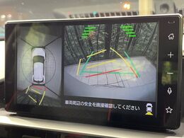 【パノラミックビューモニター】専用のカメラにより、上から見下ろしたような視点で360度クルマの周囲を確認することができます☆死角部分も確認しやすく、狭い場所での切り返しや駐車もスムーズに行えます。