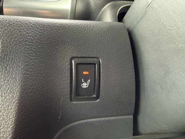 【シートヒーター】寒い日に重宝するシートヒーター！エアコンより早く温まってくれるので寒がりの人も安心ですね♪エアコンの温風は乾燥するから苦手、という方にもをおすすめです。