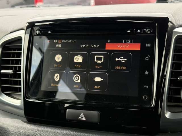 【純正ナビ】人気の純正ナビを装備しております。ナビの使いやすさはもちろん、オーディオ機能も充実！キャンプや旅行はもちろん、通勤や買い物など普段のドライブも楽しくなるはず♪