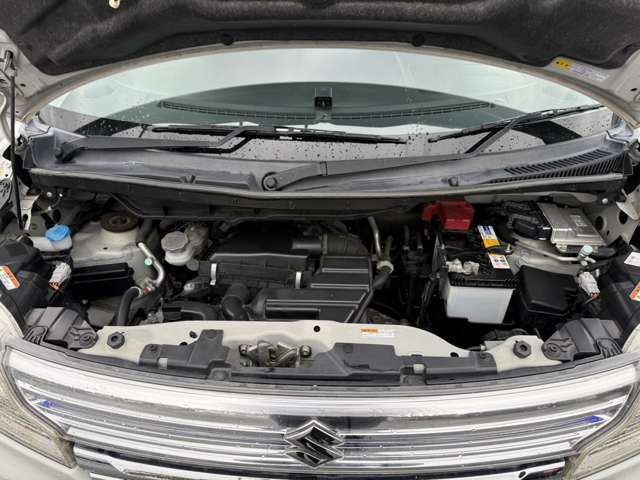 当社の展示車は、展示前に当社指定工場にて入念な点検をさせていただき、厳しいチェック項目をパスした車両のみを販売しております。当社の良質な展示車を安心してお選び下さい。