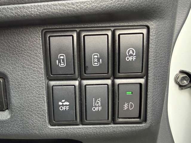 【両側パワースライドドア】スマートキーや運転席のスイッチで後席両側スライドドアの開閉が可能♪電動だから力を入れてドアを開ける必要が無く、小さなお子様でも簡単に開け閉めでき快適です♪