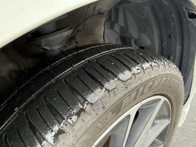 当社の展示車は、展示前に当社指定工場にて入念な点検をさせていただき、厳しいチェック項目をパスした車両のみを販売しております。当社の良質な展示車を安心してお選び下さい。